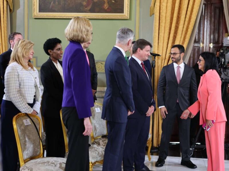 Presidenta (E) firma acuerdos para producción y exportación de gas