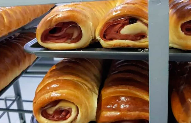 La harina para el tradicional pan de jamón está garantizada, según Fevipan