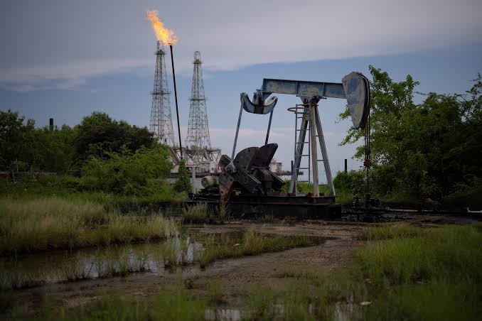 Venezuela reduce un 52 % su riesgo país en 2026 ante impulso petrolero