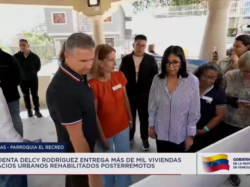 Gobierno entrega más de mil viviendas y espacios urbanos rehabilitados a familias afectadas por los terremotos
