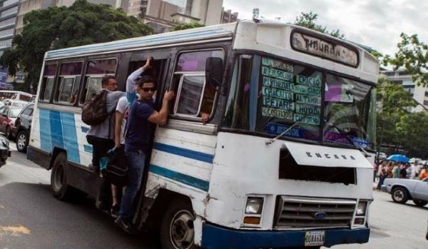 Transportistas proponen fijar el pasaje urbano en US$0,70 y eliminar el subsidio a la gasolina